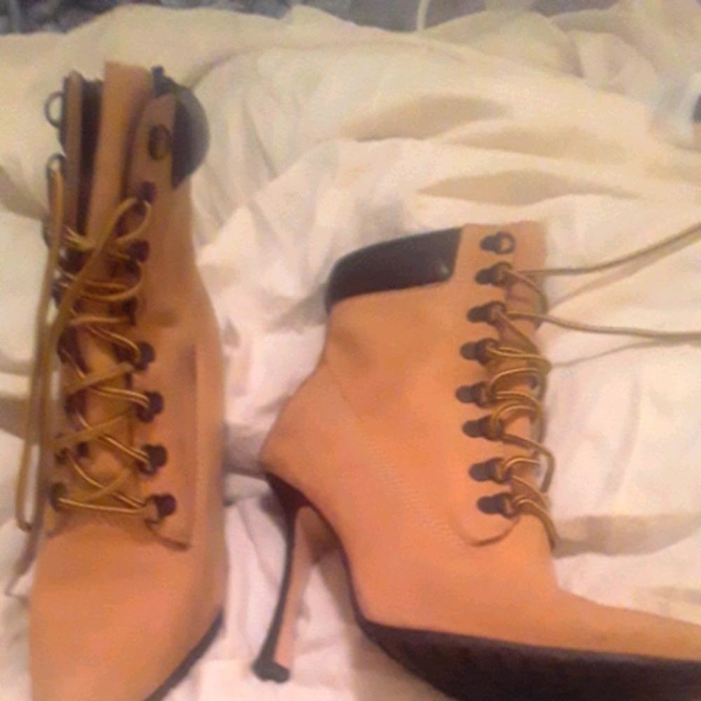 Steve Madden Timberland style boots